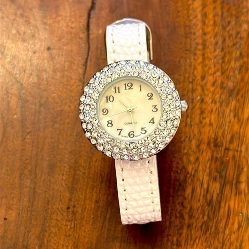 Ladies costume, jewelry, quartz, watch